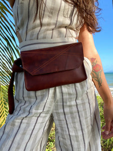 Tobacco handmade genuine leather fanny pack (hipsack), can be used as a cross-body bag. Hand-crafted in Puerto Rico. Oduardo is a husband and wife leather goods handmade small-batch fair trade shop. We make all our products by hand. In our shop you can find convertible messenger bags, leather backpacks, leather briefcases, leather cross-body bags, leather passport covers, leather wallets, leather bifold wallets, and more!